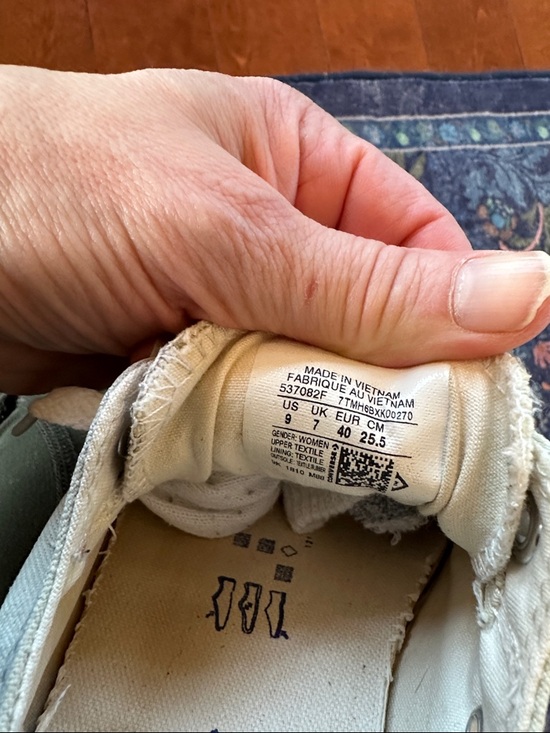 Converse Low Top Sneakers in gray/cream and Black Trim size 9 - Picture 8 of 8